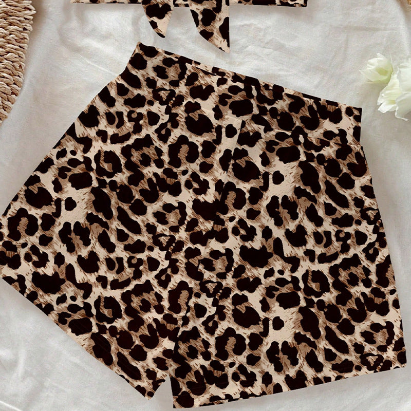 Damen Bandeau-Oberteil mit luftigen Shorty-Shorts im Leopardenmuster Drune