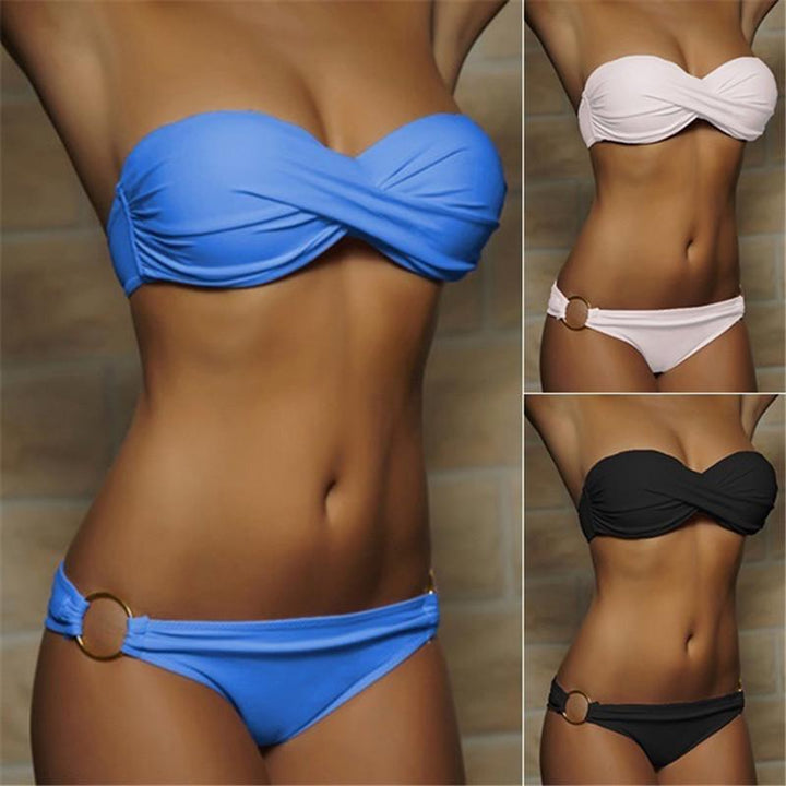 Damen Bandeau-Bikini mit elegantem Wickeldesign und goldenen Akzenten Drune