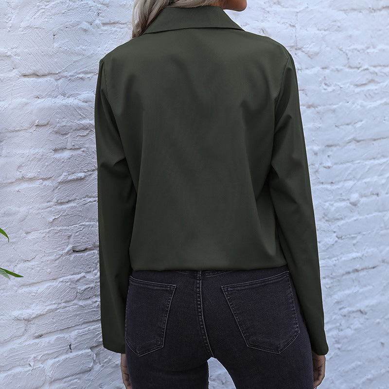 Damen Bluse mit verkürzter Vorderseite und Knopfdetaillierung Drune