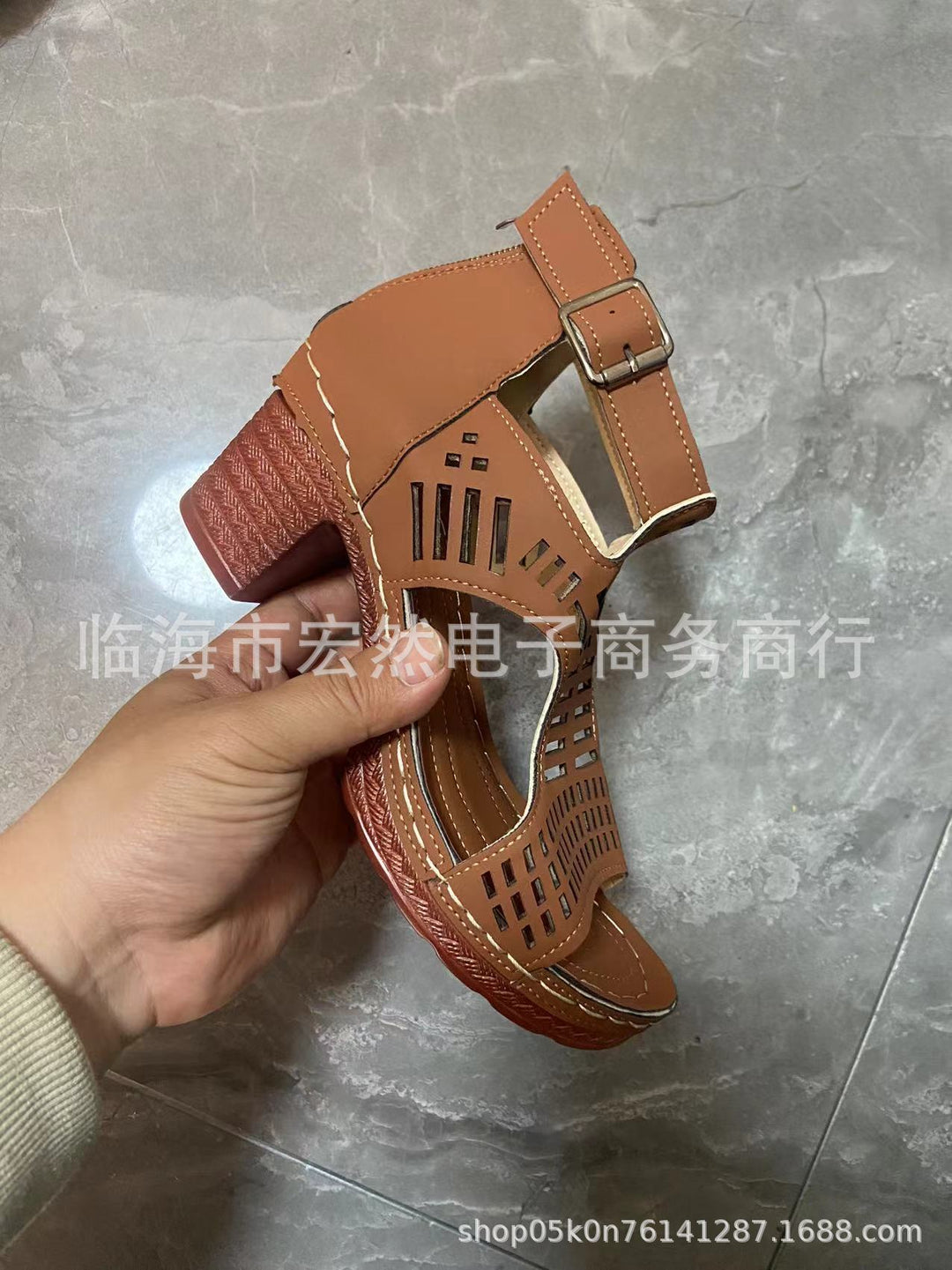 Damen Sandalen mit modischem Schnitt und bequemem Blockabsatz Drune
