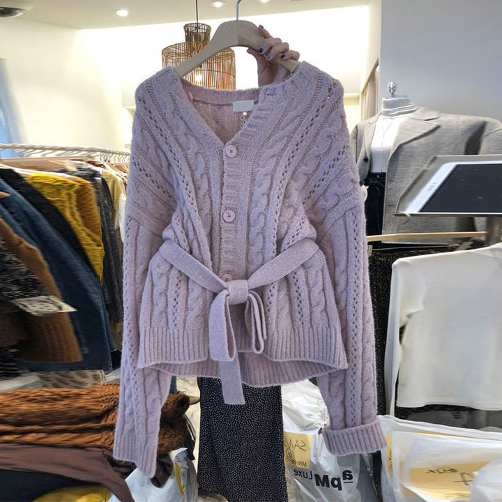 Damen Strickjacke mit Taillengürtel und Zopfmuster Drune