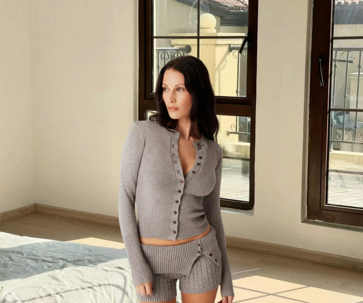 Damen Strick Set mit Knopfdetails und kurzem Schnitt Drune