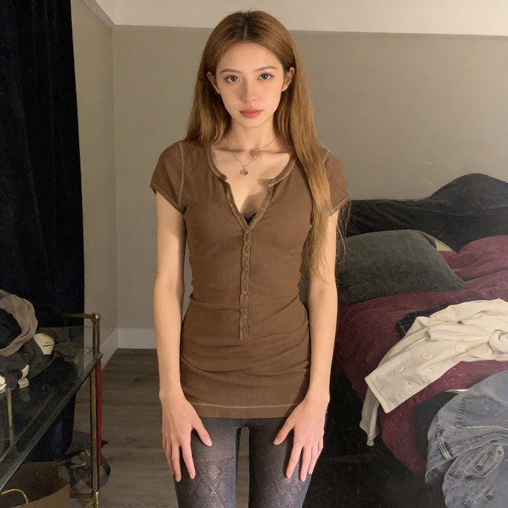 Damen figurbetontes Kurzarmshirt mit Knopfleiste und eleganter Rippstruktur Drune