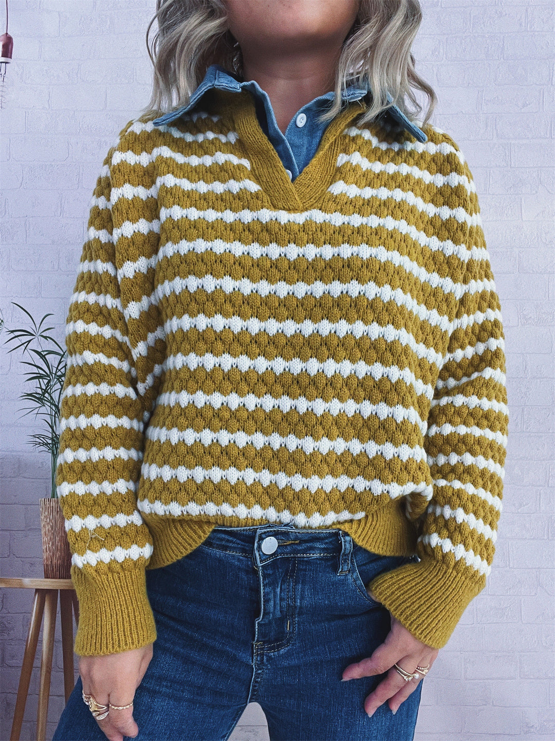 Damen Strickpullover mit tiefem V-Ausschnitt und markantem Streifenmuster Drune