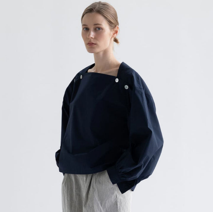 Damen modische Bluse mit innovativen Knopfdetails Drune