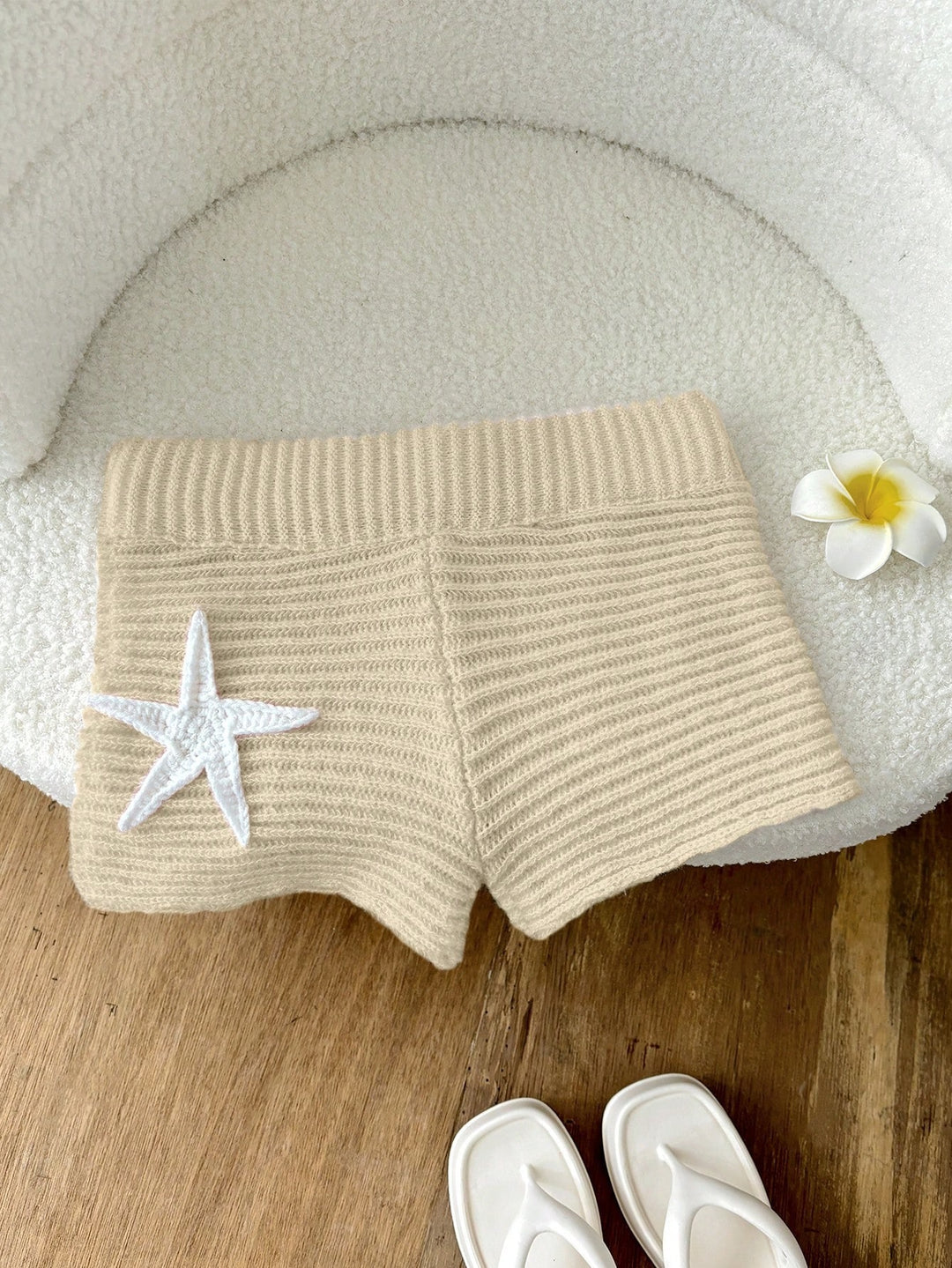 Damen kurze Strickshorts mit maritimer Applikation Drune