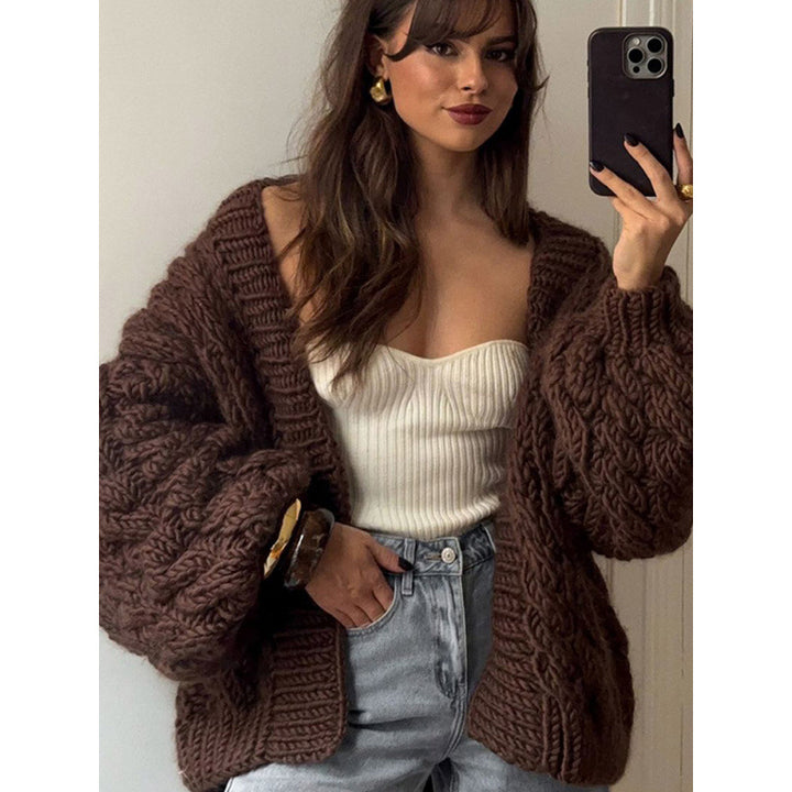 Damen Grobstrickjacke mit oversized Schnitt und eleganten Flechtmustern Drune