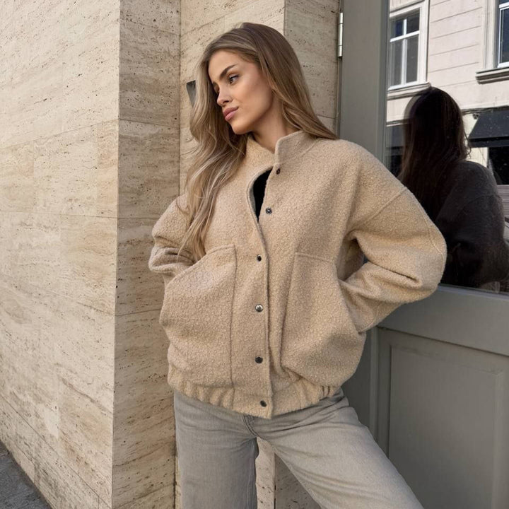 Damen Kuscheljacke mit Knopfverschluss und praktischen Taschen Drune