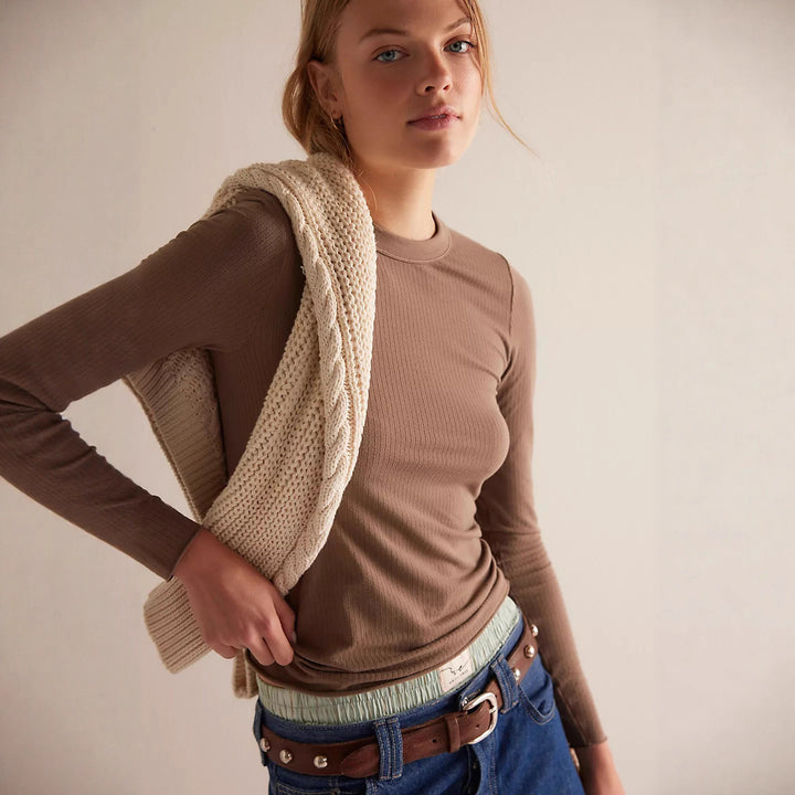 Damen Langarmshirt mit feinen Rippdetails und harmonischer Passform Drune