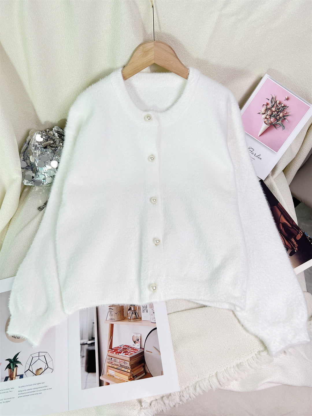 Damen kuschelige Strickjacke mit perlbesetzten Knöpfen und modernem Schnitt Drune