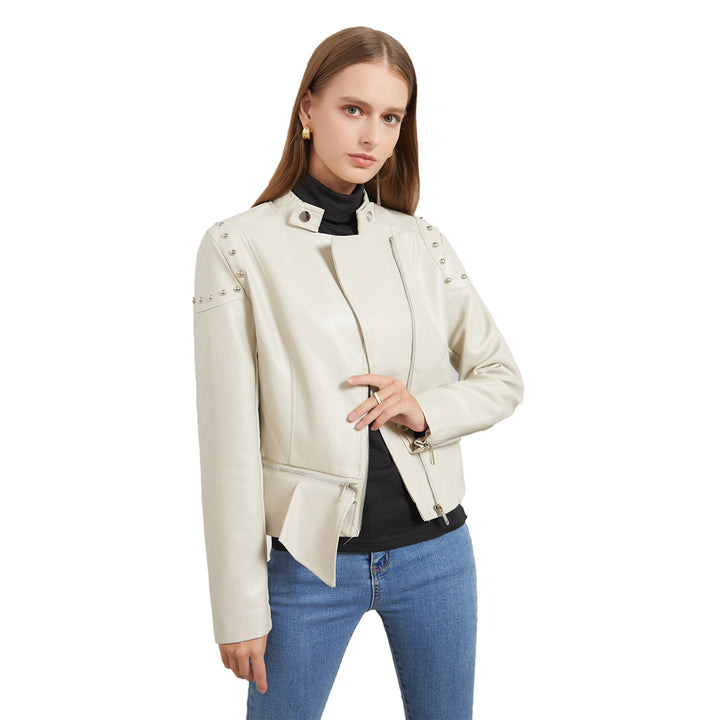 Damen nan asymmetrische Kunstleder-Bikerjacke mit Nietenapplikation und tailliertem Schößchen Drune