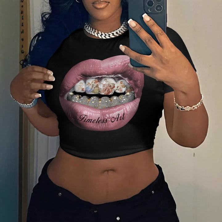 Damen Crop-T-Shirt mit kreativem Grafikdesign und einzigartigem Statement Drune