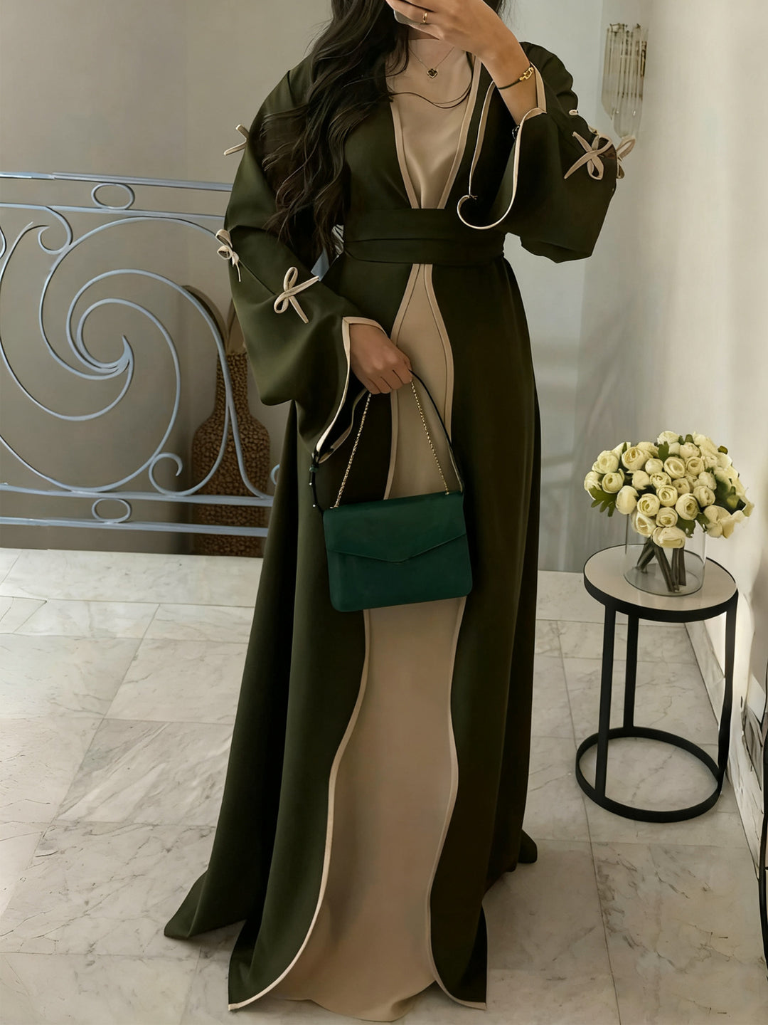 Damen nan elegante Abaya-Kaftan mit weitem Trompetenärmel, kontrastierender Passe und Wickelgürtel Drune