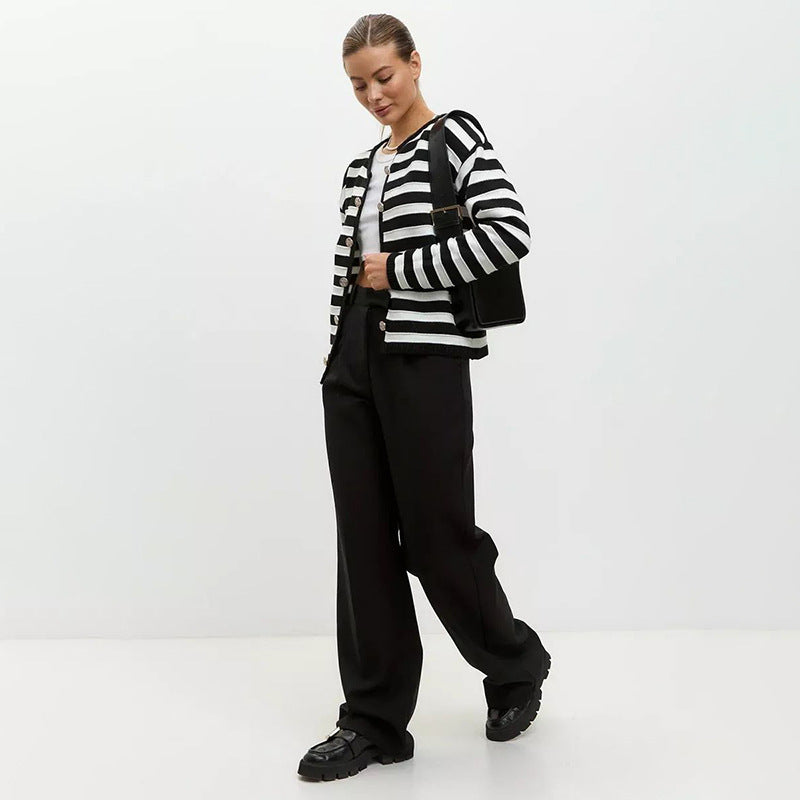 Damen Strickjacke mit modischem Streifenmuster und eleganten Knöpfen Drune