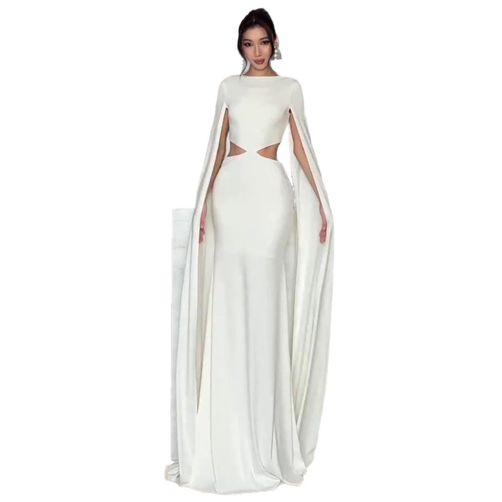 Damen Elegantes Abendkleid mit innovativem Cut-Out und dramatischem Cape Drune