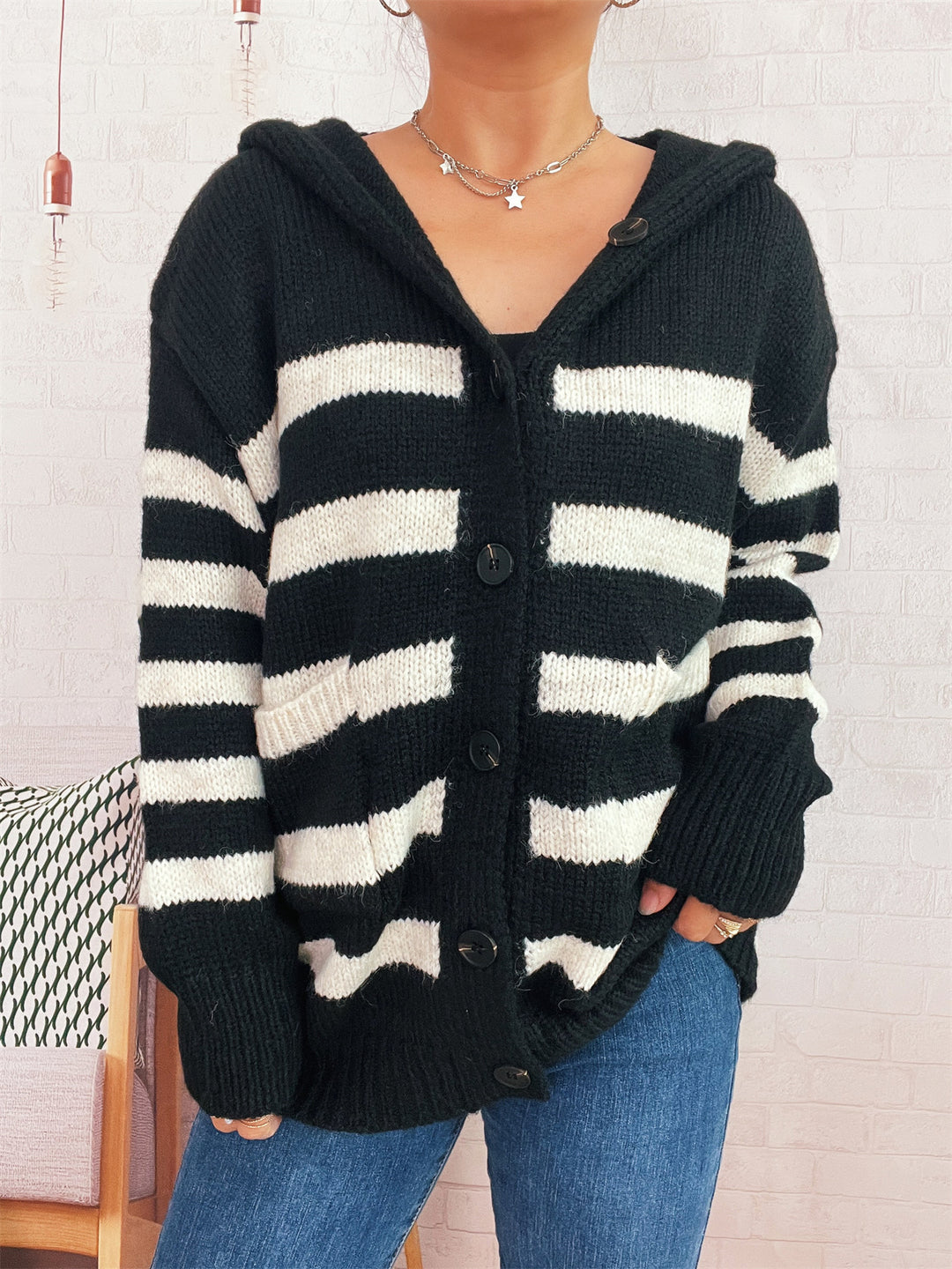 Damen oversized Strickjacke mit kontrastierenden Streifen und Kapuze Drune