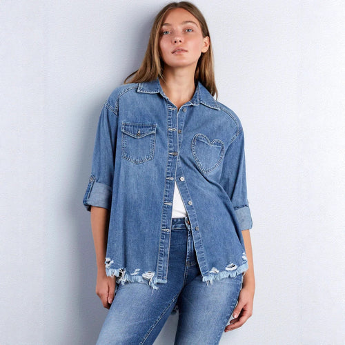 Damen nan lässige Denim-Hemdjacke Oversize mit aufgesetzten Brusttaschen, Herz-Stickdetail und ausgefranstem Saum Drune