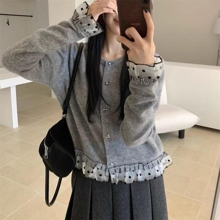 Damen Strickjacke mit dekorativem Rüschen- und Knopfdetail Drune