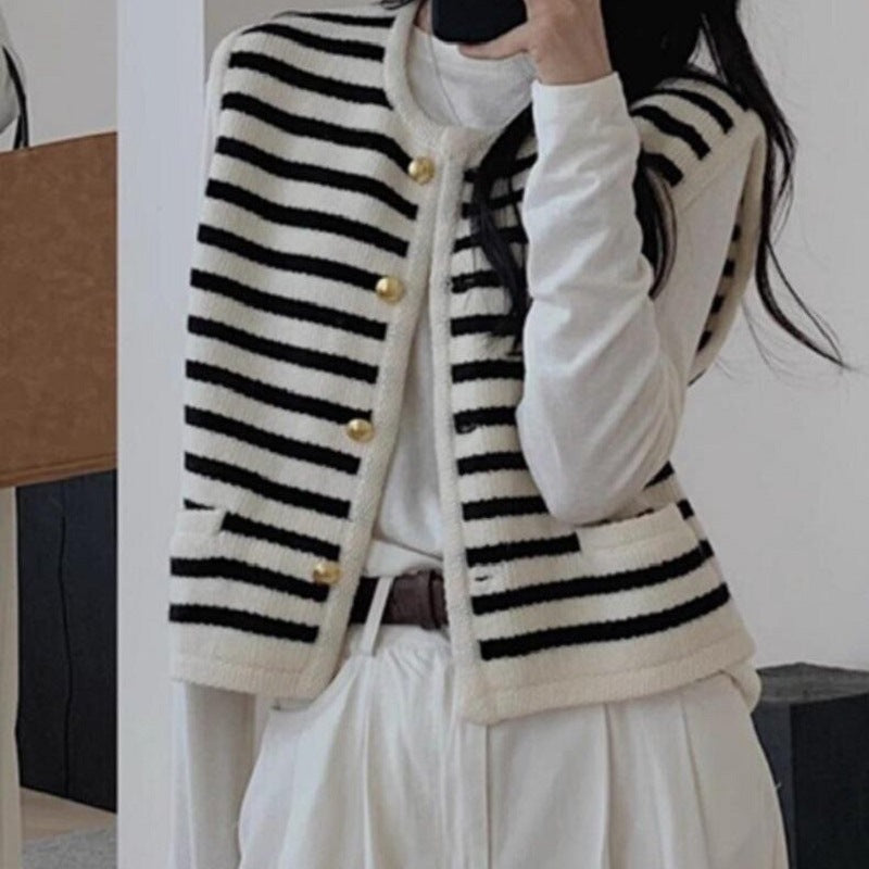 Damen Strickweste mit eleganten Knopfdetails und klassischen Streifen Drune