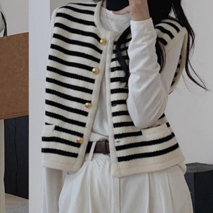 Damen Strickweste mit eleganten Knopfdetails und klassischen Streifen Drune