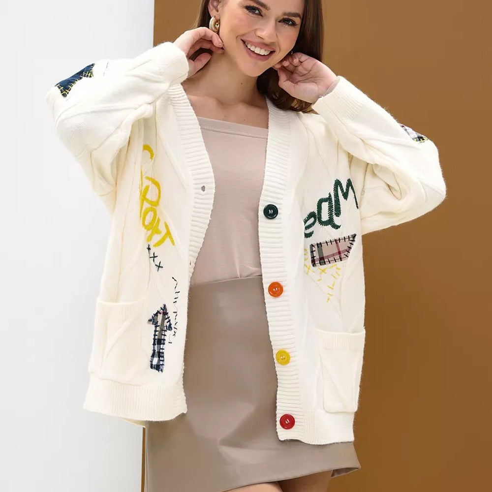 Damen verspielte Strickjacke mit bunten Applikationen und Taschen Drune