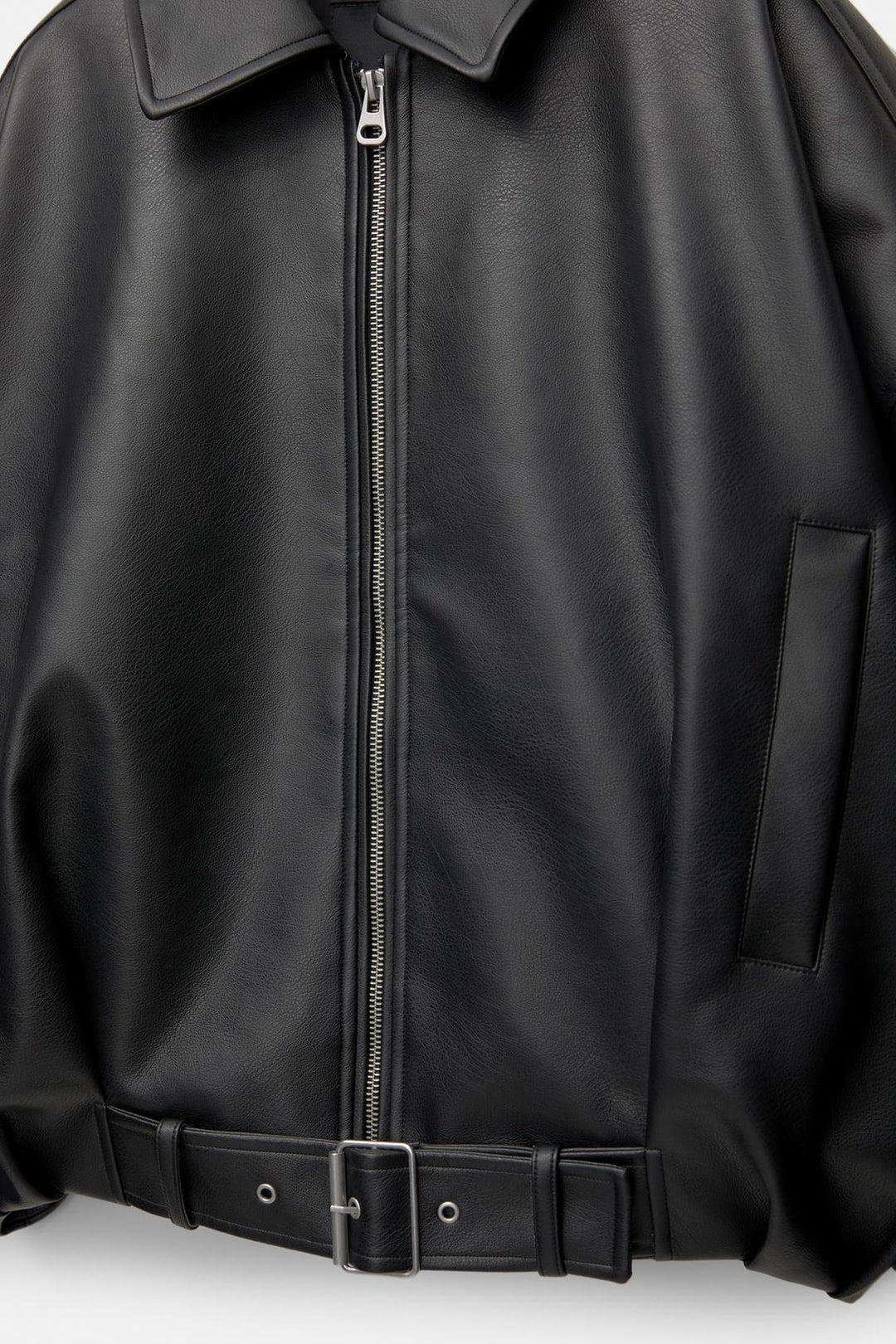 Damen nan kurz geschnittene Kunstlederjacke mit durchgehendem Reißverschluss und taillierendem Gürtel Drune