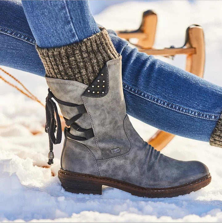 Drune | Stiefeletten - Wildleder - Flache Sohle - Komfortpassform - Riemen- und Nieten-Details