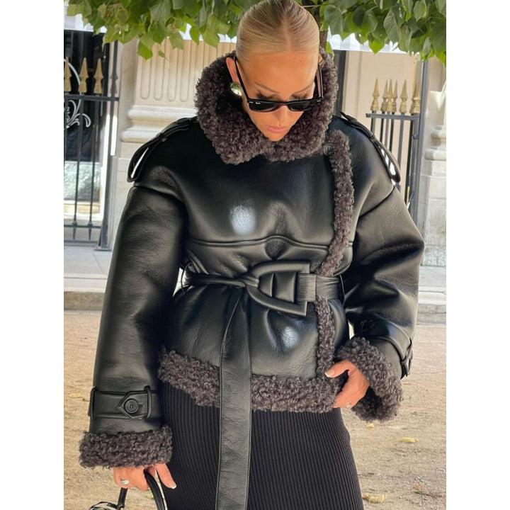 Damen Kunstlederjacke mit teddyähnlicher Innenausstattung und eleganter Gürtelbindung Drune