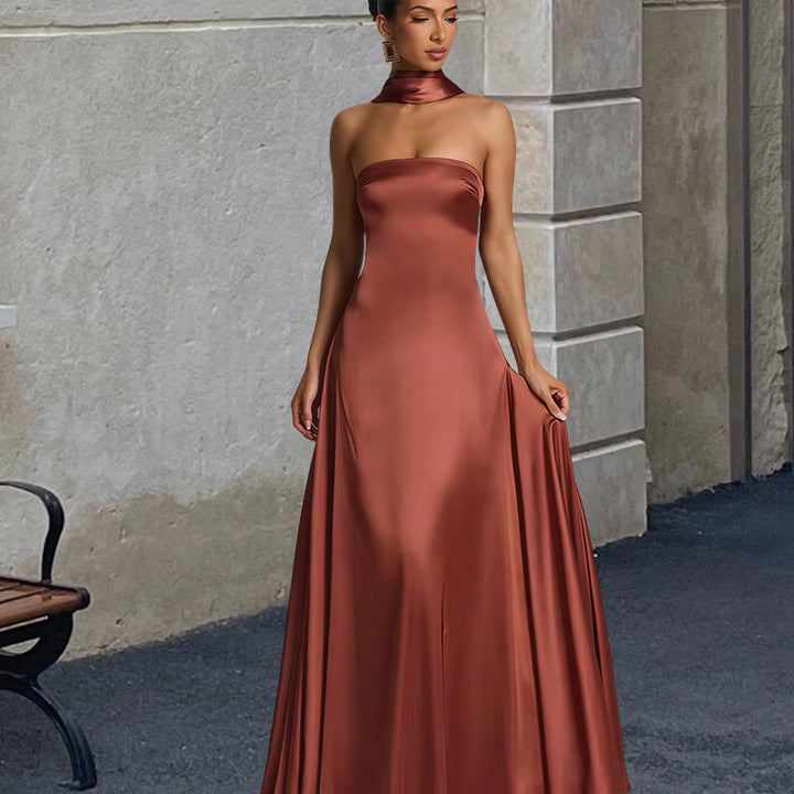 Damen Bandeau-Maxikleid mit schickem Halsschmuck und fließendem Satin Drune