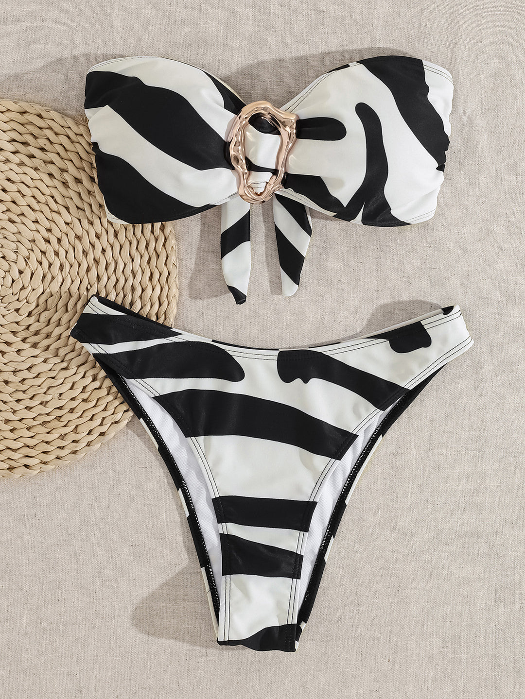 Damen Bandeau-Bikini mit modischem Schnallen-Detail und asymmetrischem Schnitt Drune