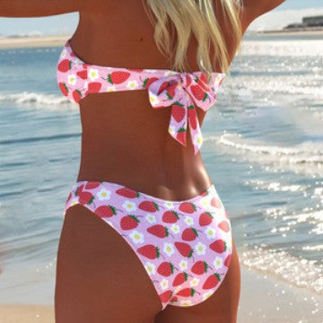 Damen Bandeau-Bikini mit hochgeschnittenen Pants und buntem Bedruck Drune