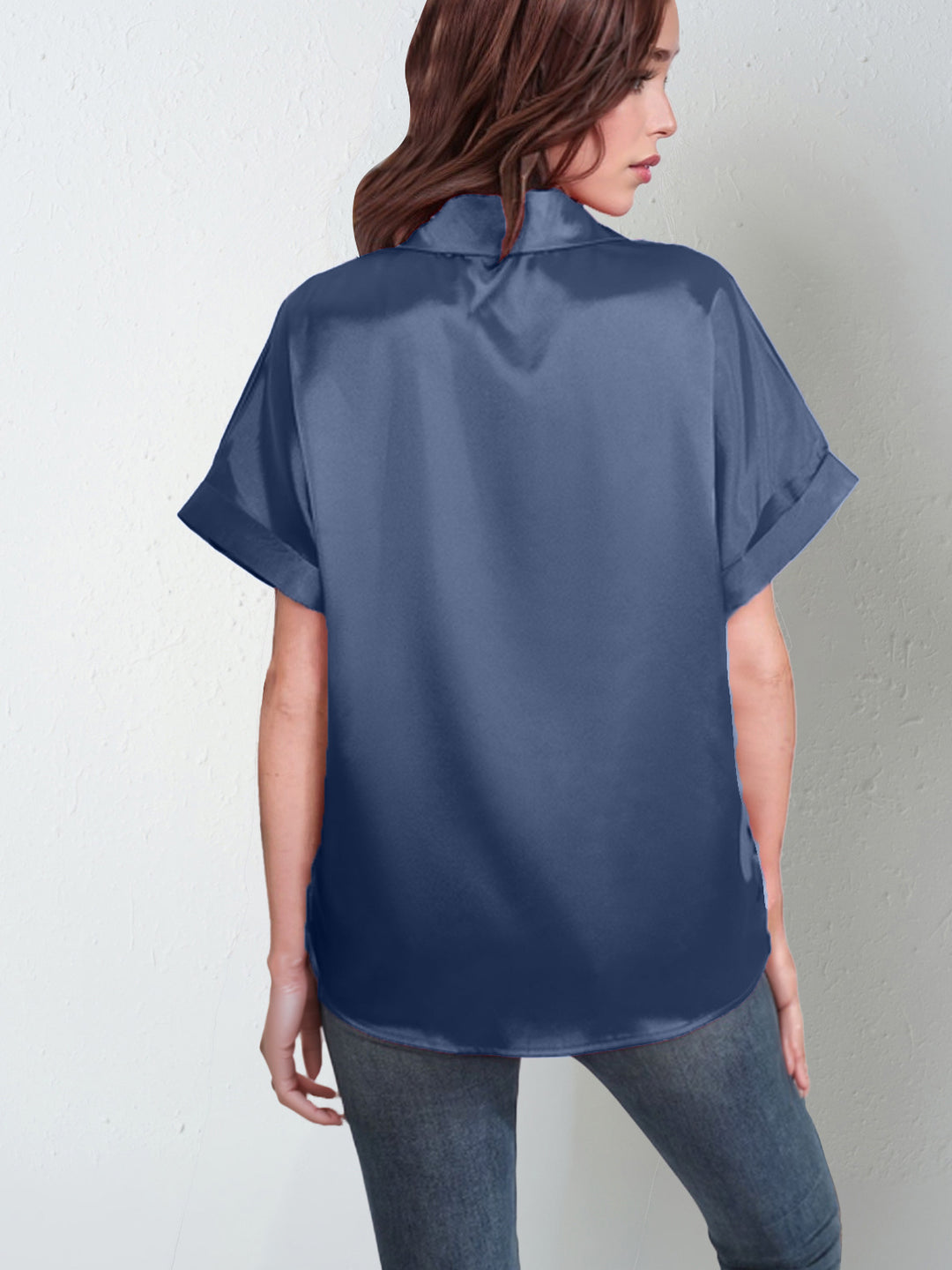Damen Stilvolle Satinbluse mit kurzen Ärmeln und kravattenähnlichem Kragen Drune