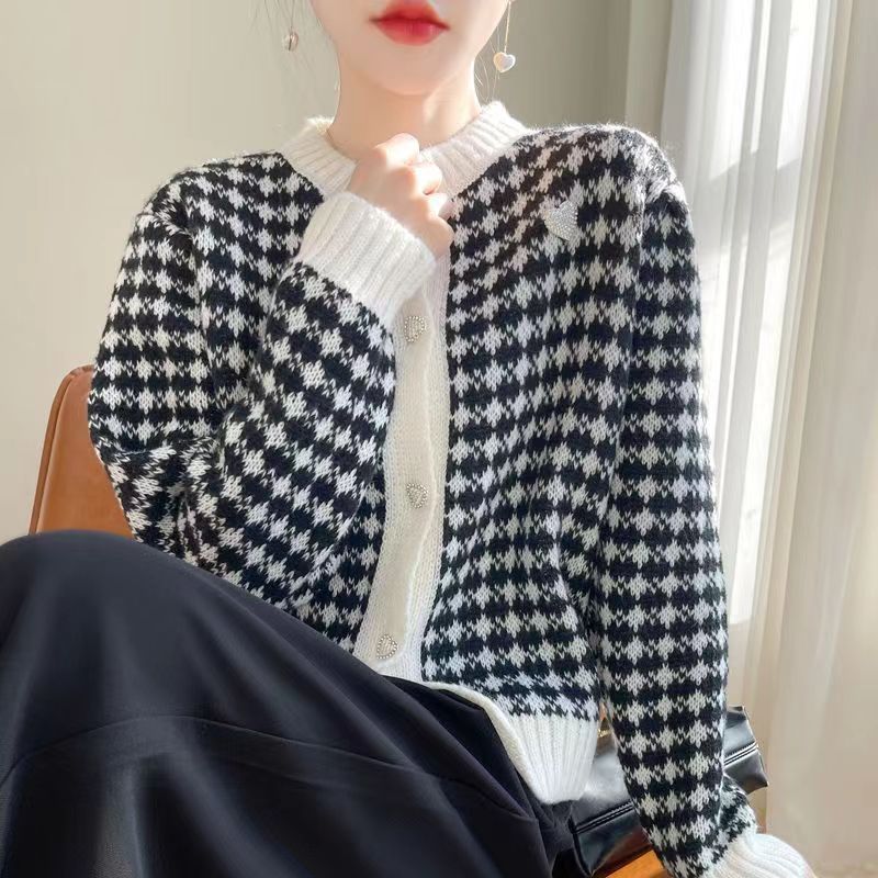 Damen weicher Cardigan mit strukturiertem Karomuster und Herzen Drune