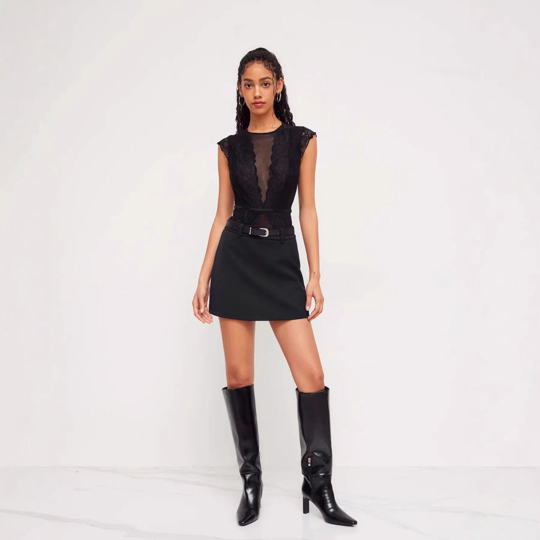 Damen Elegantes Spitzenbody mit tiefem V-Ausschnitt und zarten Rüschendetails Drune