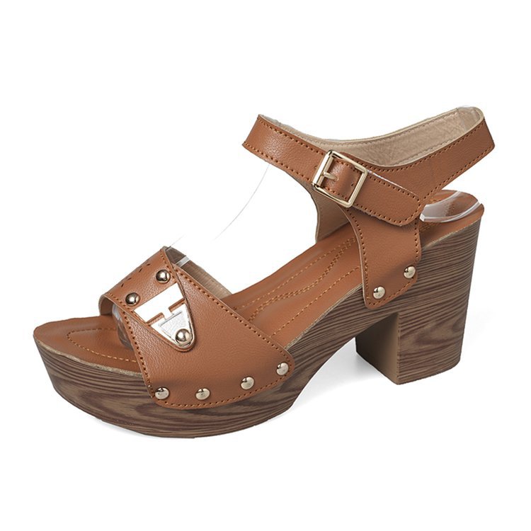 Damen Elegante Plateau-Sandaletten mit geschwungenem Riemendesign und modischen Nieten Drune