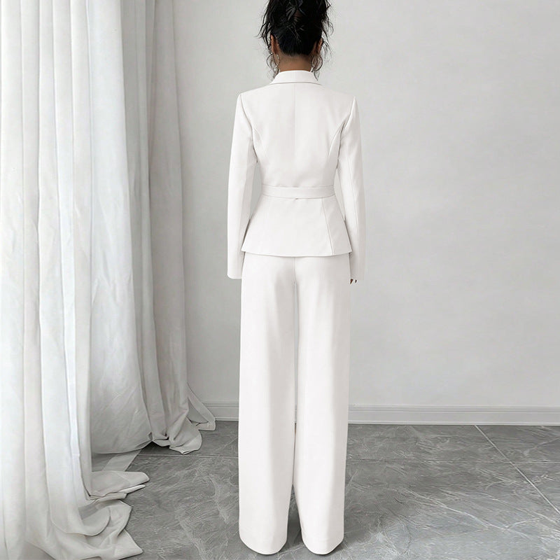 Damen eleganter Blazeranzug mit schmalem Schnitt und hohem Kragen Drune