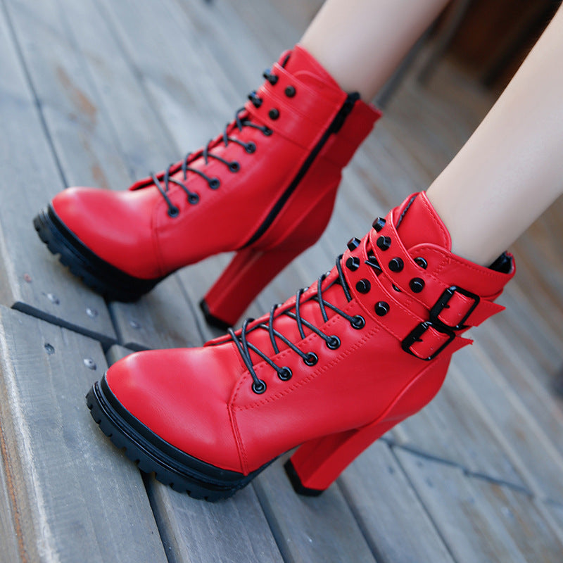 Damen Stiefeletten mit modischem Riemen und robustem Profilsohle Drune