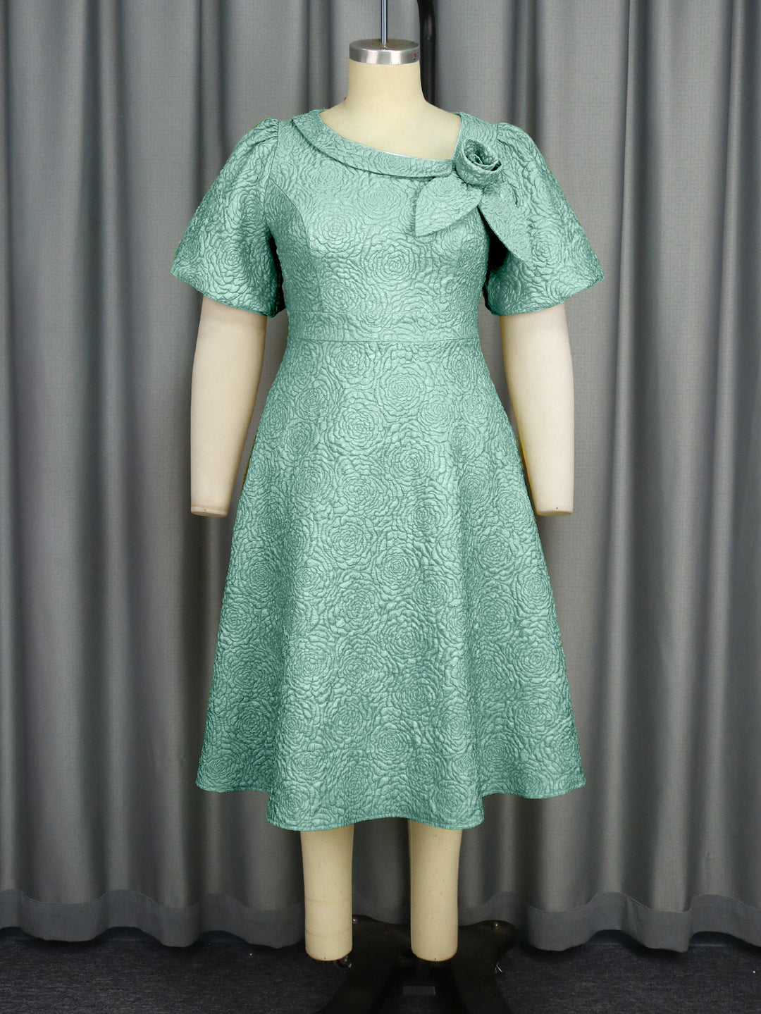 Damen Kleid mit elegantem Blumendruck und dekorativer Schleifenverzierung Drune