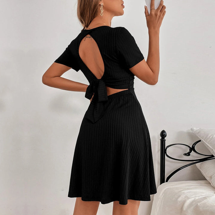 Damen Kleid mit offenem Rücken und lässigem Bindeband Drune