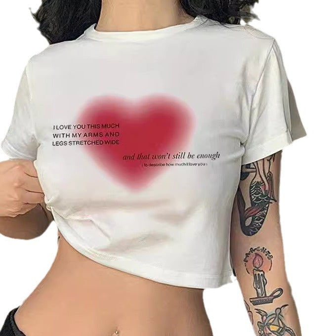 Damen Crop-T-Shirt mit verspieltem Lippenmotiv und modernem Schriftzug Drune