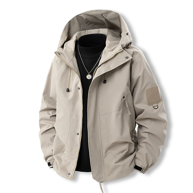 Herren Outdoor- und Freizeitjacke mit verstellbarem Kapuzenkragen und praktischen Taschen Drune