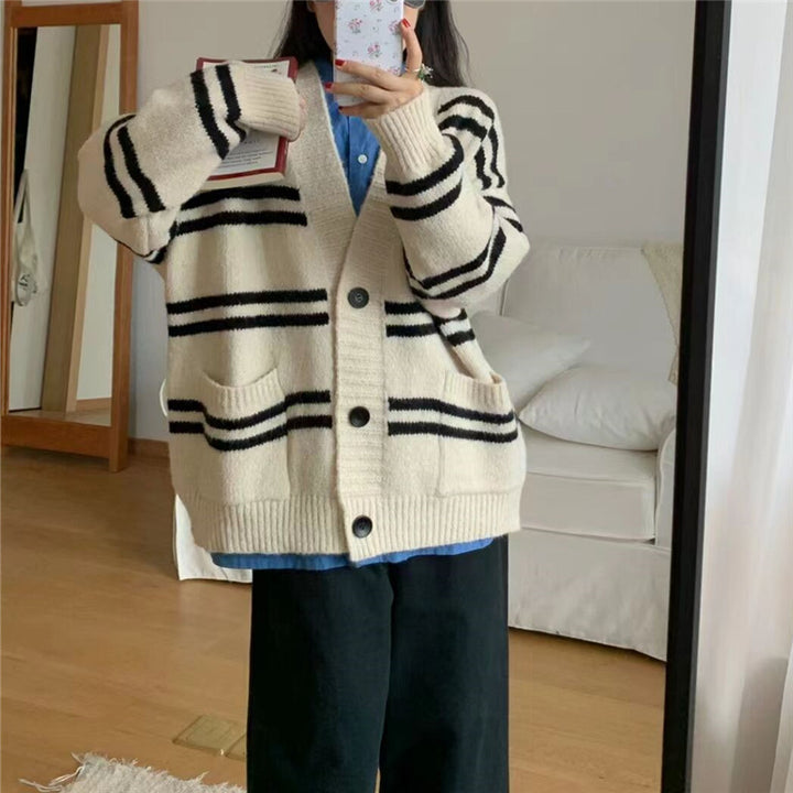 Damen Grobstrick Cardigan mit breitem Aufschlag und dekorativen Knopfdetails Drune