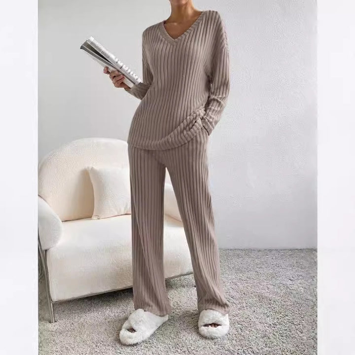 Damen bequemer Strickanzug aus hochwertigem Baumwollmix mit modernem Rippenmuster Drune