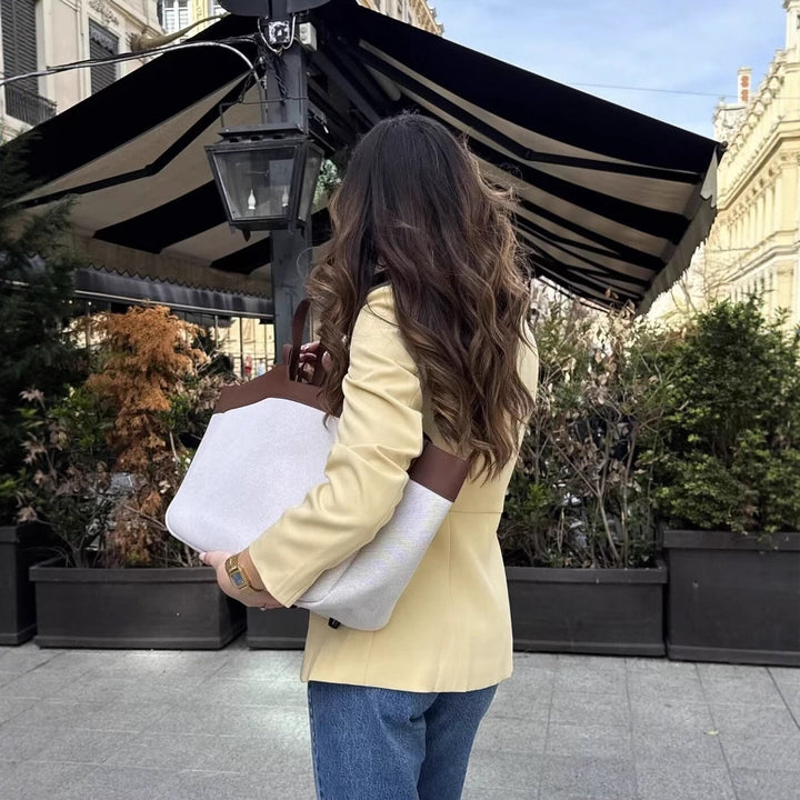 Damen nan taillierter knopfblazer mit Rundhalsausschnitt und angedeuteten Pattentaschen Drune