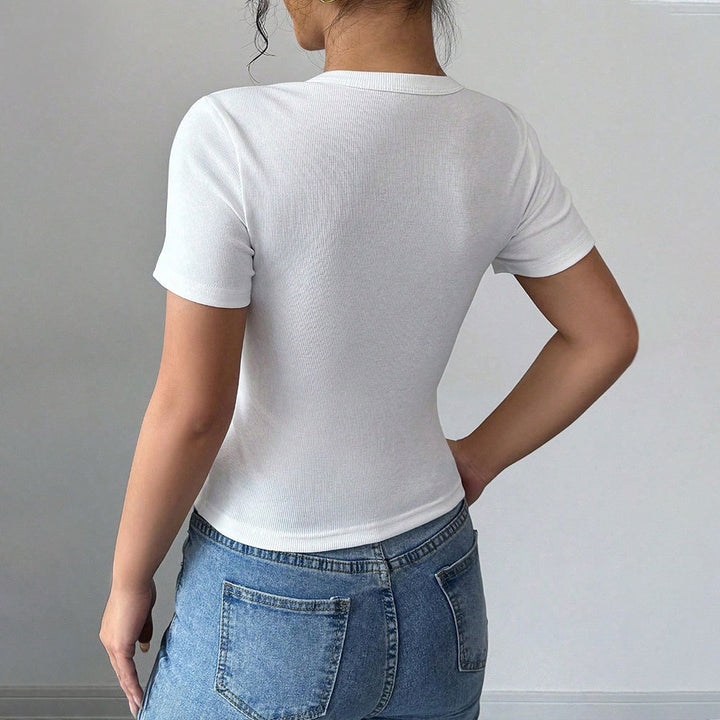 Damen Kurzarmshirt mit Knopfdetails und figurnaher Passform Drune