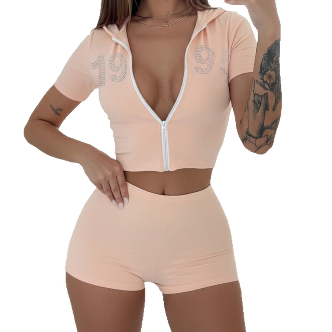 Damen sportliches cropped Hoodie-Set mit kurzen Shorts und glänzenden Akzenten Drune