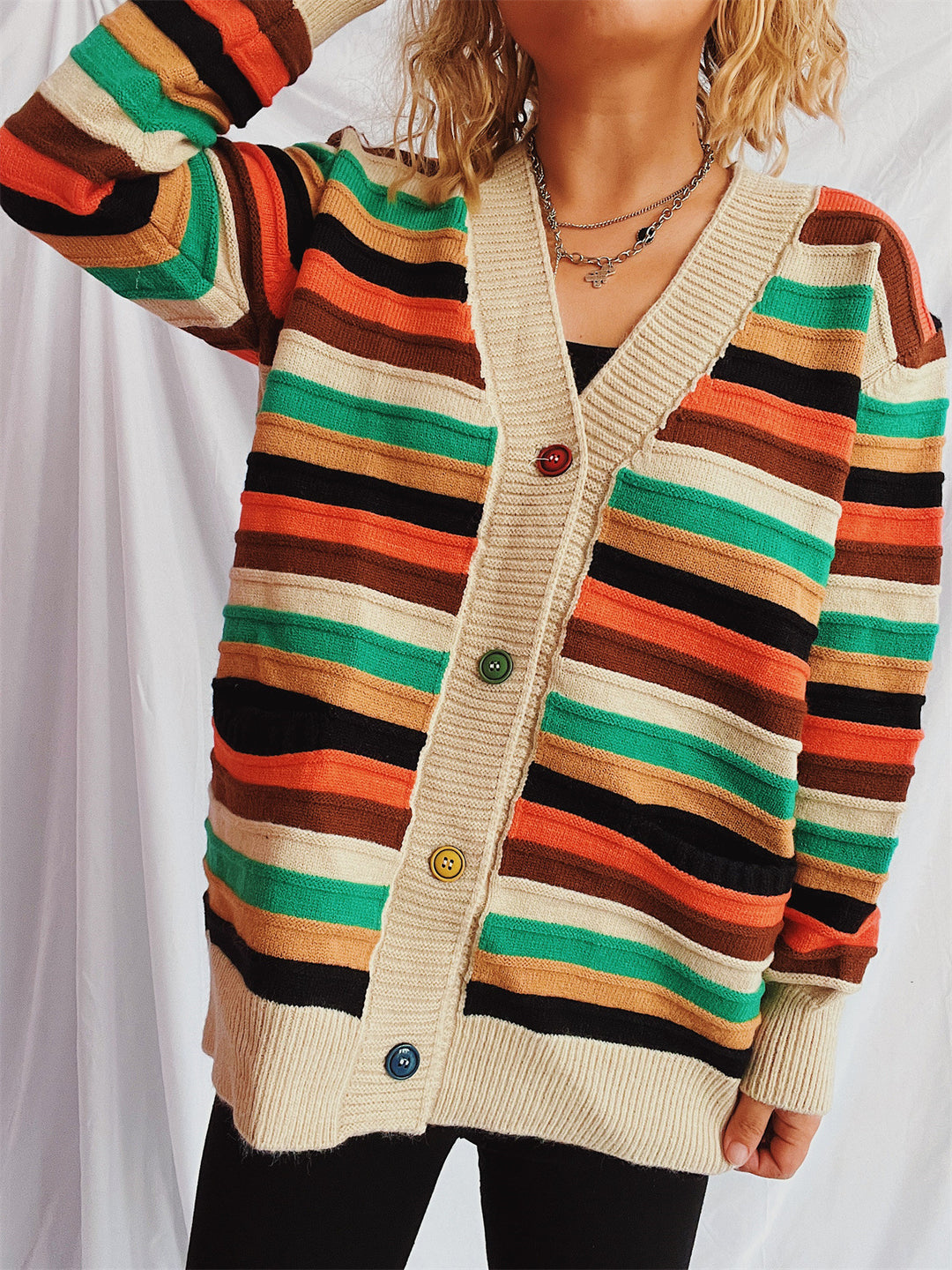 Damen Strickjacke mit buntem Streifenmuster und knöpfbarem Design Drune
