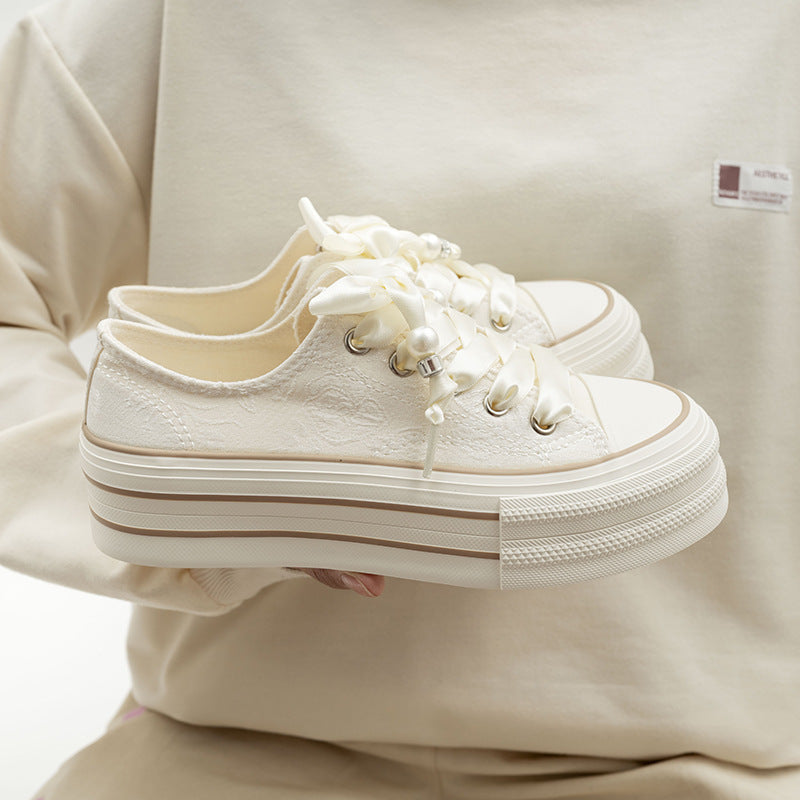 Damen Bequeme Plattform-Sneaker mit verspielten Schnürsenkeln und eleganter Oberfläche Drune
