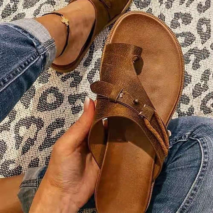 Damen Zehentrenner-Sandalen mit geflochtenem Detail und bequemem Fußbett Drune