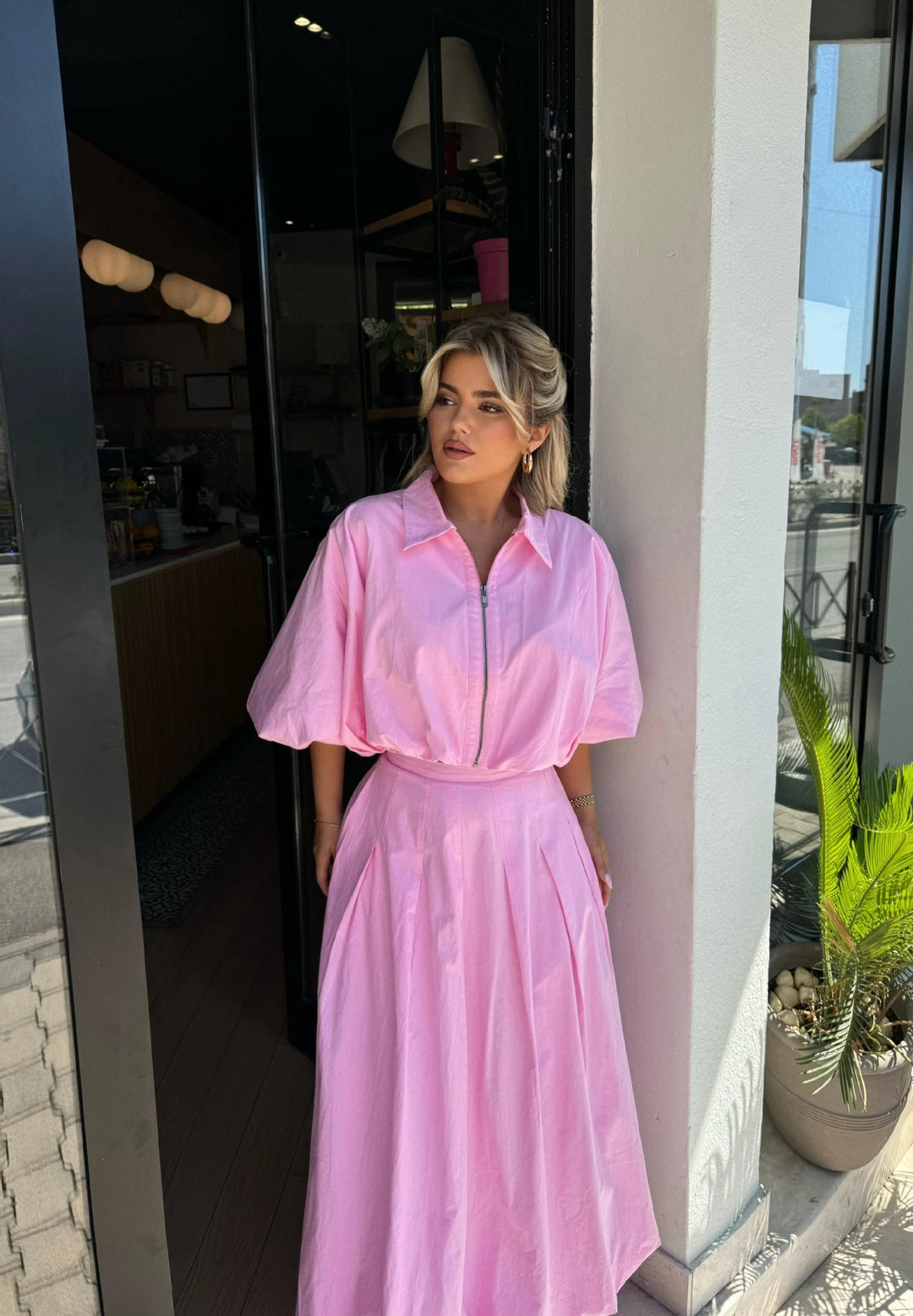 Damen Elegantes Maxikleid mit hochgeschlossenem Oberteil und weitem Saum